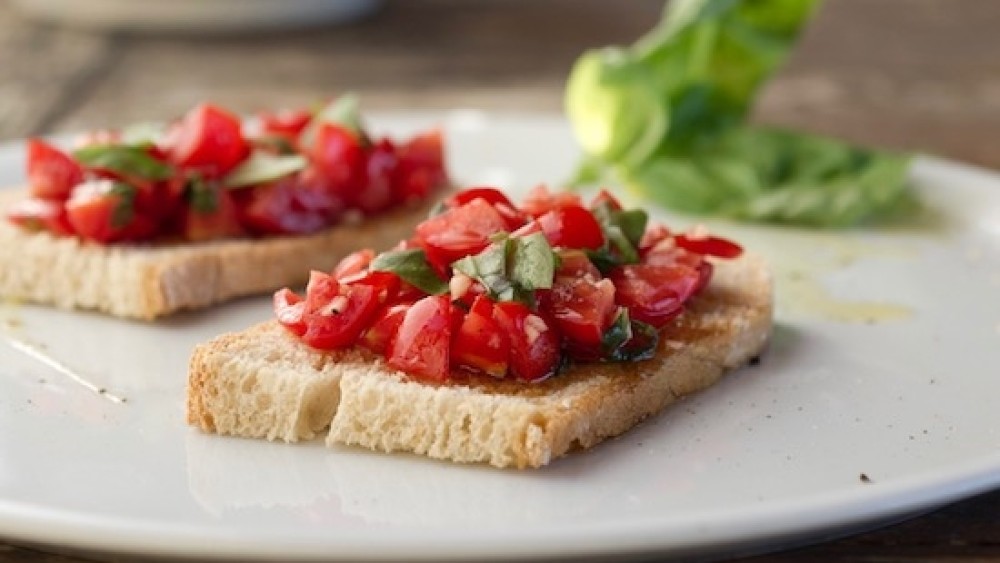 Italian bruschetta: a delicious appetiser made at Tuscookany