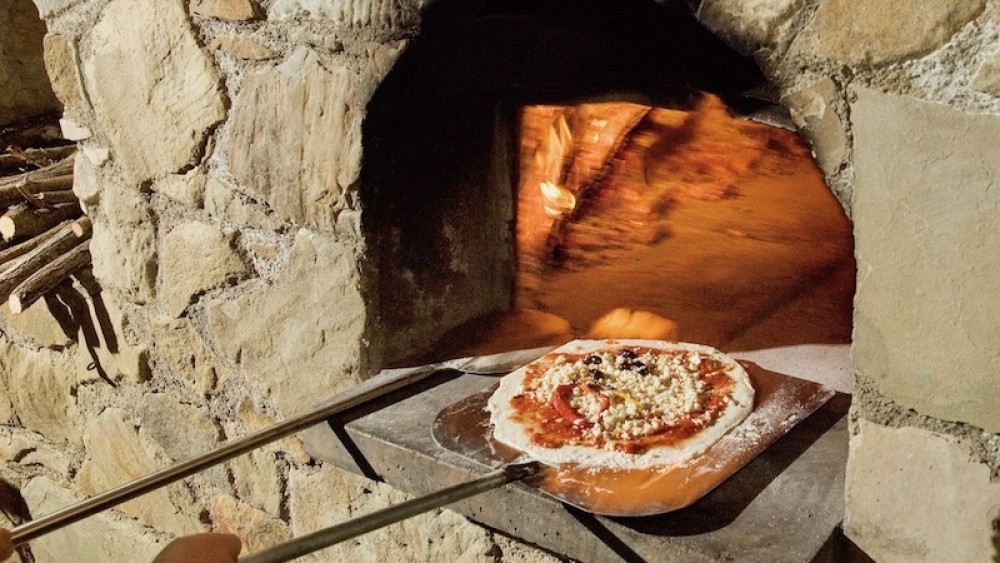 What's better than a crispy Pizza from the Tuscookany oven?