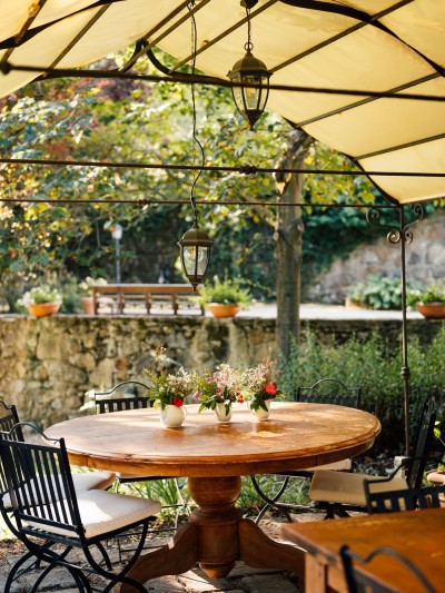 Tuscookany Cooking holidays in Italy piazza table Casa Ombuto