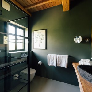 Bathrooms with walk in showers at Bellancino Tuscookany