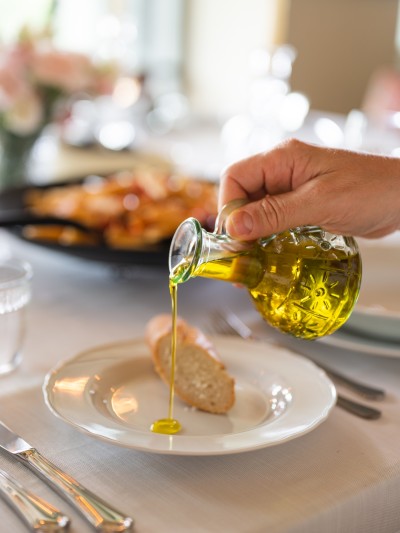 Olive oil and bread at Bellancino Tuscookany